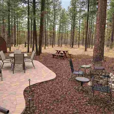 a_photograph_showcases_a_cleaned_up_backyard_patio_44kb_525x375